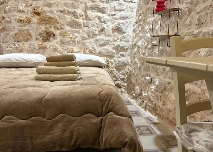 Liuzzi 3* مارتينا فرانكا